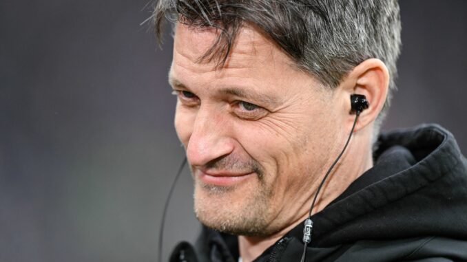 Alexander Blessin Freut sich auf einen großen Namen: FC St. Paulis Trainer Alexander Blessin trifft mit seinem Team auf Borussia Dortmund.