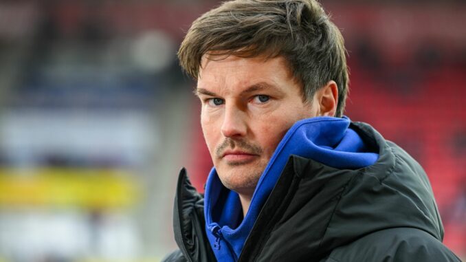 Merlin Polzin Wiedergenesen und wieder auf der Bank: HSV-Trainer Merlin Polzin.