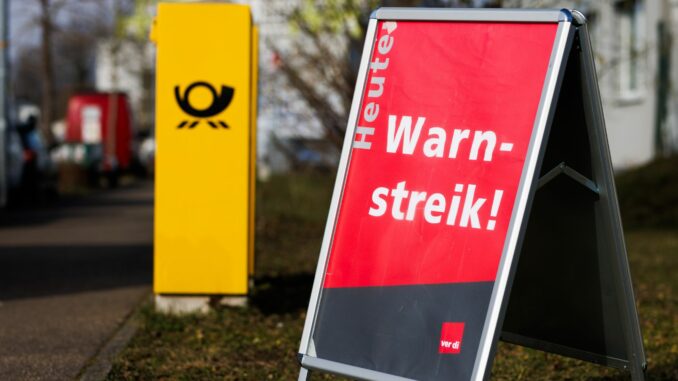 Verdi bestreikt Paketzentren der Post Im Norden wird bei der Post weiter gestreikt.