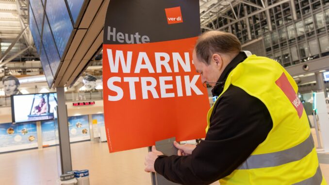 Warnstreik am Flughafen Hamburg Die Gewerkschaft Verdi hat Beschäftigte des Hamburger Flughafens zu einem mehrtägigen Warnstreik aufgerufen. (Archivbild)