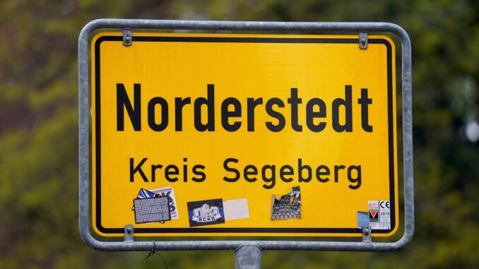 Ortseingangsschild Norderstedt Norderstedt empfiehlt sich als möglicher Standort einer Hochschule