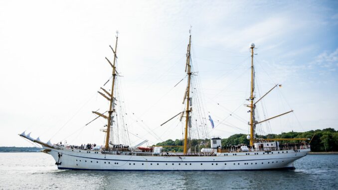 «Gorch Fock» kehrt nach Ausbildungsreise in Heimathafen zurück Das Marine-Segelschulschiff «Gorch Fock» läuft Richtung Spanien aus. (Symbolbild)