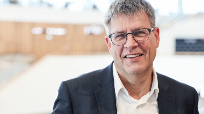 Branchenkonferenz Spobis 2025 Glaubt an eine positive Olympia-Stimmung in Deutschland: DOSB-Präsident Thomas Weikert.