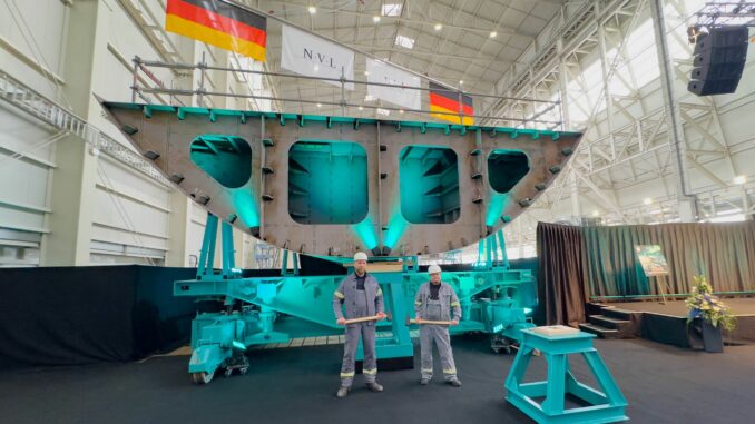 Kiellegung für neues Marine-Aufklärungsschiff In Wolgast ist das erste von drei neuen Flottendienstbooten für die Deutsche Marine auf Kiel gelegt worden.