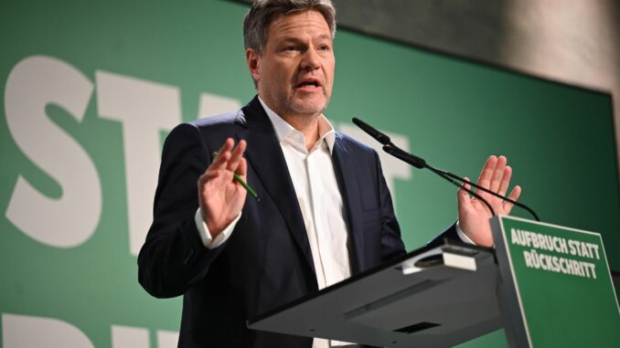 Grünen-Kanzlerkandidat Habeck Auch die zweite Prüfung der Plagiatsvorwürfe gegen Robert Habeck durch die Universität Hamburg entlastet den Grünen-Kanzlerkandidaten. (Archivbild)