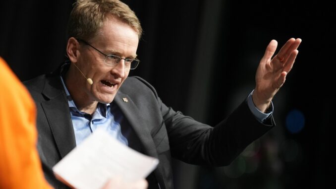 Ministerpräsident Günther beim N Klub Schleswig-Holsteins Ministerpräsident Daniel Günther (CDU) kann sich eine dritte Amtszeit als Regierungschef vorstellen. Nach Berlin wolle er hingegen nicht, sagte er bei einer Veranstaltung in Hamburg.