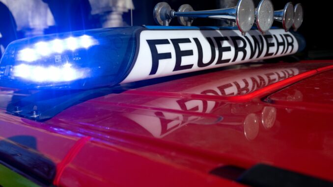 Berufsfeuerwehr Symbolbild Der Brand ist noch nicht gelöscht (Symbolbild)