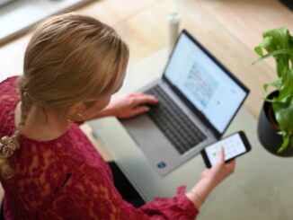 Die meisten Arbeitnehmer in Schleswig-Holstein haben auch im Homeoffice guten Kontakt zu den Kollegen.