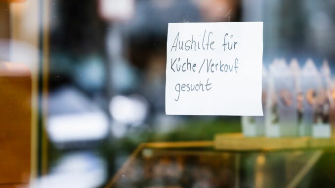 Personalmangel in der Gastronomie Insbesondere im Hotel- und Gaststättenbereich werden Mitarbeiter dringend gesucht (Archivbild)
