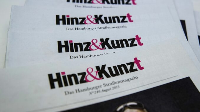 Hamburger Straßenmagazin «Hinz & Kunzt» Optional kann den Verkäuferinnen und Verkäufern von «Hinz&Kunzt» auch Trinkgeld gegeben werden. (Symbolbild)