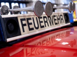 Bei einem Feuer in einer zu Wohnzwecken umgebauten Scheune bei Gremersdorf im Kreis Ostholstein entstand hoher Schaden. (Symbolbild)