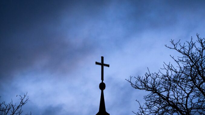 Sexualisierte Gewalt in der Kirche Eine Unabhängige Regionale Kommission zur Aufarbeitung sexualisierter Gewalt (URAK) in der Kirche und der Diakonie im Norden und Nordosten Deutschlands nimmt die Arbeit auf. (Symbolbild)
