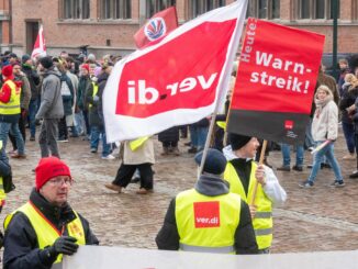 Bei einem Streikfrühstück werden die Beschäftigten des öffentlichen Dienstes zum Schlichtungsverfahren informiert. (Symbolbild)