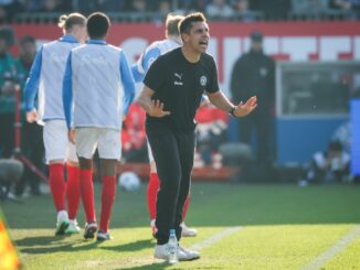 Ruhig bleiben! Holstein-Coach Marcel Rapp versucht Druck von seinem Team zu nehmen.