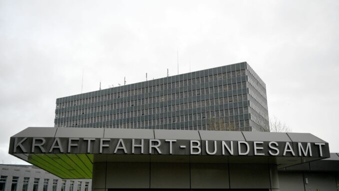 Kraftfahrt-Bundesamt Weniger Verkehrssünder aus Hamburg beim KBA registriert. (Archivbild)