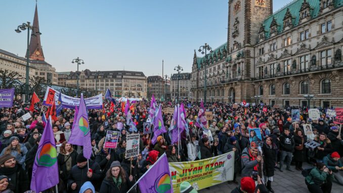 Internationaler Frauentag 2024 - Hamburg Auch in den vergangenen Jahren wurde in Hamburg für die Rechte von Frauen demonstriert. (Archivbild)