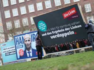 Am Ende eines Wahlkampfs sehen sie oft mitgenommen aus: Wahlplakate. (Archivbild)