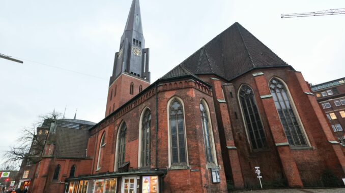 Hamburger Hauptkirche St. Jacobi Die Hauptkirche St. Jacobi bleibt wegen Schäden am Turm bis mindestens Ende März geschlossen.