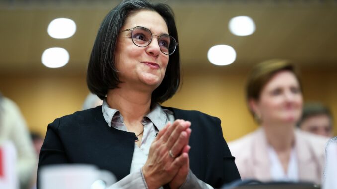 Serpil Midyatli SPD-Bundesvize Serpil Midyatli fordert die Rücknahme von Stundenstreichungen an den Schulen. (Archivbild)