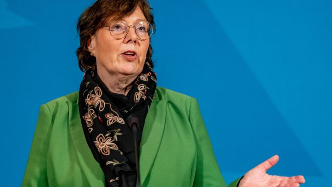 Sabine Sütterlin-Waack (CDU) Bis zum Sommer will Innenministerin Sabine Sütterlin-Waack (CDU) erste Regionalpläne zum Ausbau der Windkraft vorlegen. (Archivbild)