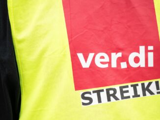 Die Gewerkschaft Verdi hat Beschäftigte aus dem öffentlichen Dienst aus dem Großraum Lübeck zum Warnstreik aufgerufen. (Archivbild)