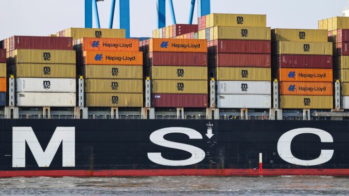 Deutschland verliert Titel als weltgrößte Containerschiff-Nation Die weltgrößte Reederei MSC hat mit ihrem Einstieg beim Hamburger Hafenlogistiker HHLA für Aufregung gesorgt und ist nach Angaben des Reederverbands VDR schuld daran, dass Deutschland seinen Titel als weltgrößte Containerschiff-Nation verloren hat. (Archivbild)