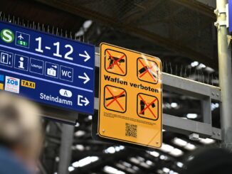Es bleibt dabei: In den Hamburger Bahnhöfen sind Waffen verboten. (Archivbild)