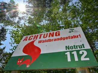 Mit Feuer spielen ist generell keine gute Idee. Im Moment ist aber zudem die Gefahr von Wald- und Flächenbränden hoch. (Archivbild)