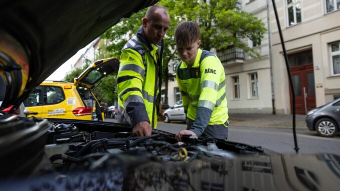 ADAC Pannenhelfer Mit zunehmender Zahl von Elektroautos steigt auch die Zahl derer Pannen. (Archivbild)