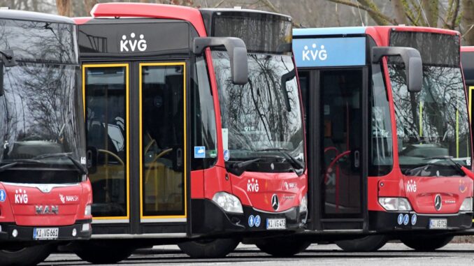 Ausbau des ÖPNV kommt in Kiel nicht voran In Kiel sind dieses Jahr 3,73 Prozent weniger Abfahrten von Bussen und Bahnen geplant. (Symbolbild)