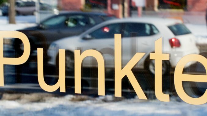 Verkehrssünder-Punkte Die Zahl der in Flensburg registrierten Verkehrssünder aus Schleswig-Holstein ist 2024 zurückgegangen.
