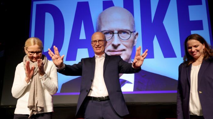 Bürgerschaftswahl Hamburg - Wahlparty SPD Peter Tschentscher kann nach dem Sieg seiner SPD bei der Bürgerschaftswahl auch die nächsten fünf Jahre Hamburgs Erster Bürgermeister bleiben.