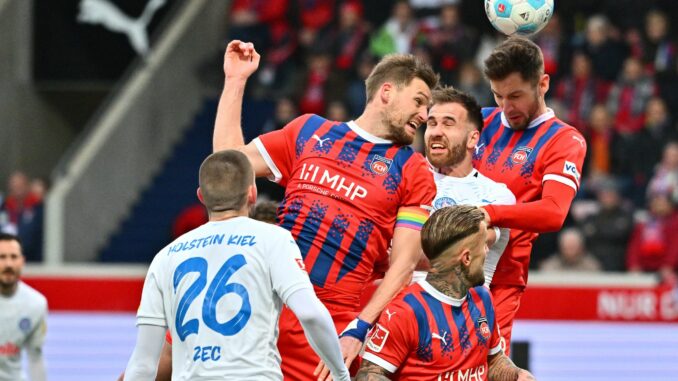 1. FC Heidenheim - Holstein Kiel Steigt am höchsten: Marvin Pieringer traf per Kopf.