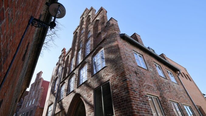 Wiedereröffnung Figurentheater Lübeck Das Figurentheater vereint eine Sammlung von historischen Theaterfiguren aus aller Welt.