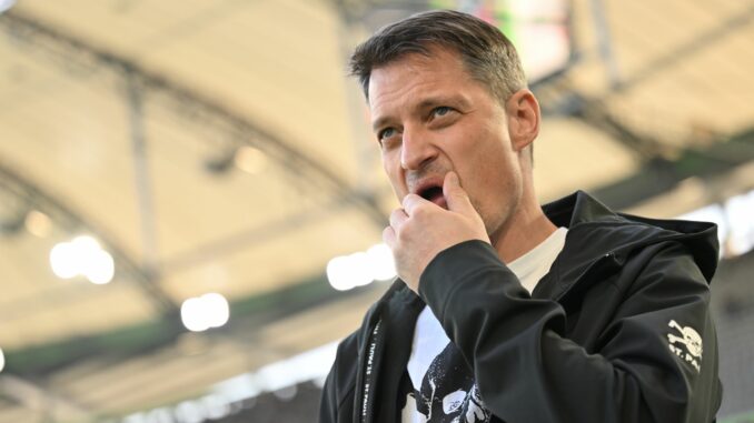 VfL Wolfsburg - FC St. Pauli St. Paulis Trainer Alexander Blessin ärgerte sich über den Schiedsrichter.