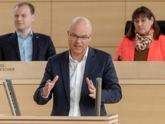 Schleswig-Holsteins Umweltminister Tobias Goldschmidt (Grüne) hofft auf einen besseren Schutz von Opfern durch die Reform. (Archivbild)