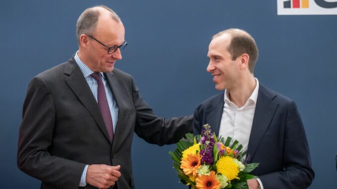 CDU Gremiensitzungen CDU-Spitzenkandidat Dennis Thering will in Hamburg mitregieren und sagt: «Jetzt liegt der Ball bei der SPD.»