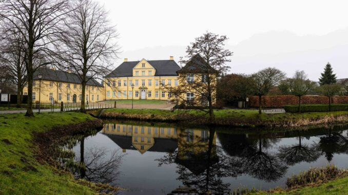 Landesarchiv Schleswig Im Landesarchiv Schleswig-Holstein wurde in einem Nachlass eine Glasplatte mit Fragmenten des Teppichs von Bayeux gefunden. (Archivbild)