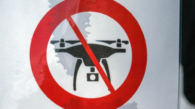 Drohnenflugverbot Innenministerin Behrens will über Maßnahmen gegen verdächtige Drohnen beraten. (Symbolbild)