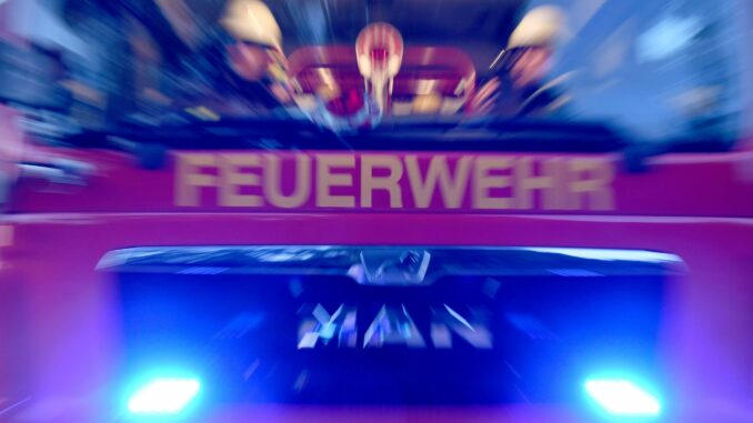 Freiwillige Feuerwehr Wegen der starken Rauchentwicklung mussten die Bewohner ihre angrenzenden Wohnungen verlassen, konnten aber später zurückkehren. (Symbolbild).