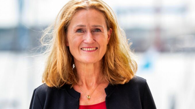 Silke Schneider Schneider lobt die Einigung auf das Finanzpaket in Berlin.