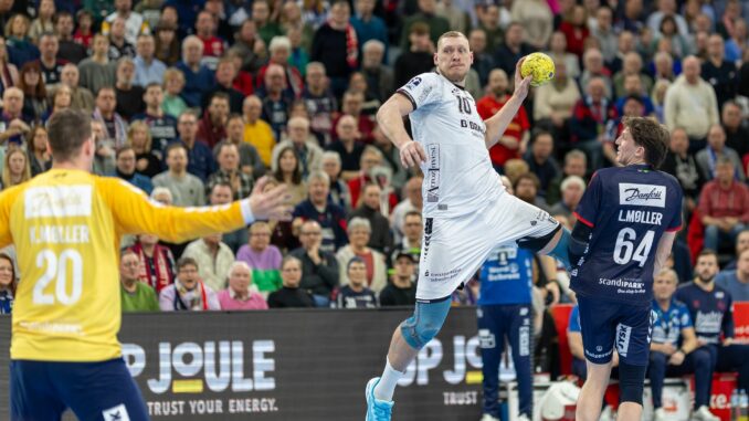 SG Flensburg-Handewitt - MT Melsungen Melsungens Dainis Kristopans beim Wurf.