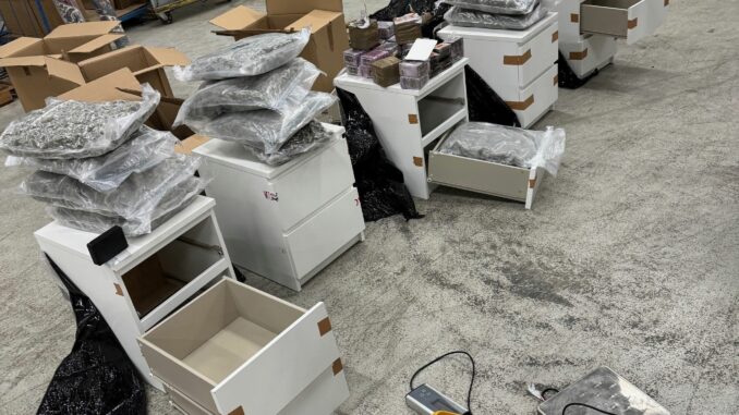 Drogenbande soll 2,2 Tonnen Cannabis geschmuggelt haben Die Bande soll Versandlogistikfirmen zur Tarnung genutzt haben.