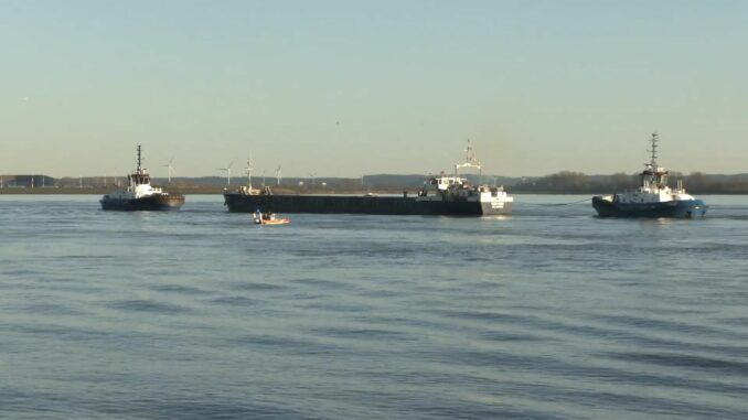Frachtschiff Ein Frachtschiff hat auf der Hamburger Elbe mutmaßlich einen Maschinenschaden erlitten.