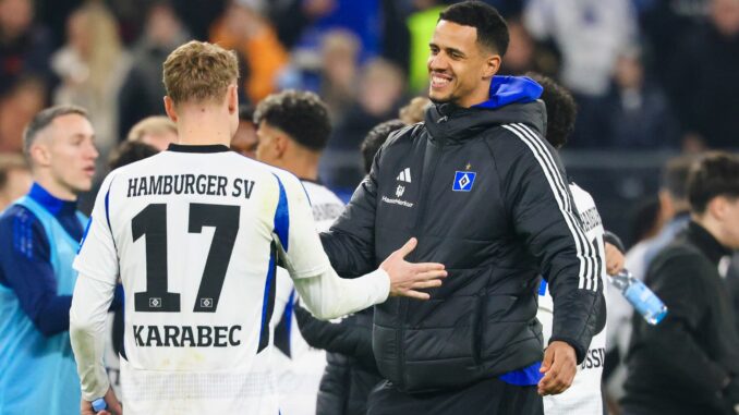 Robert Glatzel (r) Zuletzt Zuschauer dabei, nun wieder im Kader des HSV: Robert Glatzel (M) steht vor seinem Comeback.