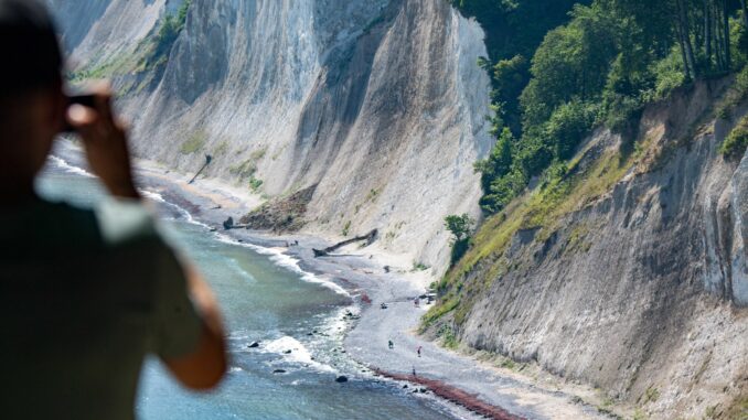 Rettungseinsatz im Nationalpark Jasmund Die junge Frau konnte unverletzt gerettet werden. (Symbolbild)