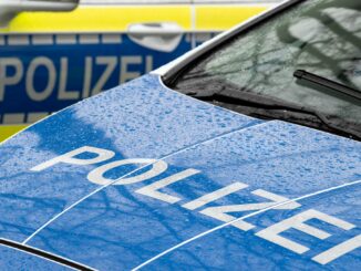 Ein Motorradfahrer wurde bei einem Verkehrsunfall lebensgefährlich verletzt. (Symbolbild)