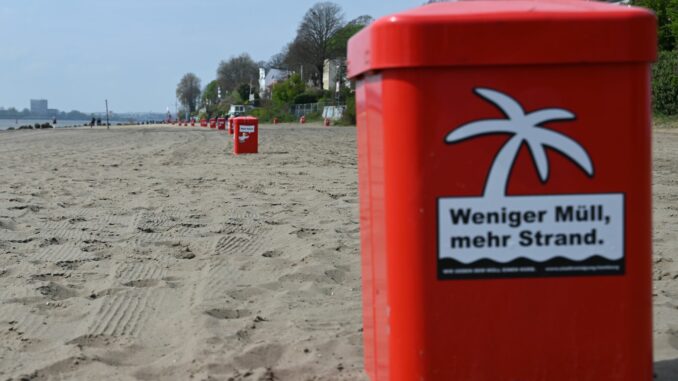 Neue Fahrzeugflotte der Stadtreinigung Hamburg Der Elbstrand ist vor allem im Frühjahr und Sommer beliebt bei Besuchern.