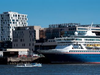 Das Kreuzfahrtschiff «Balmoral» liegt am neuen Hamburger Kreuzfahrtterminal.