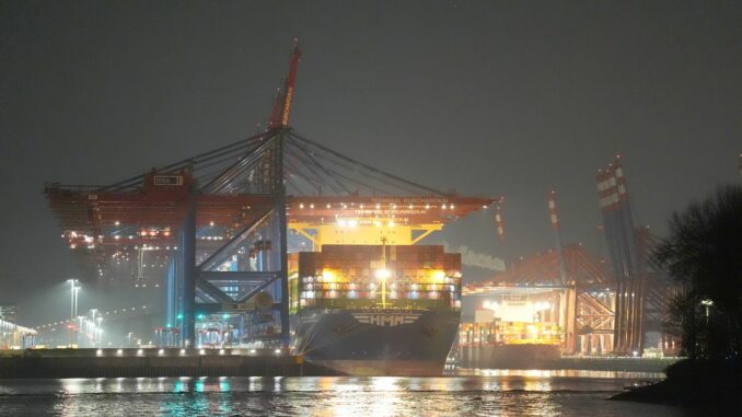 Containerterminal Burchardkai Seit mittlerweile drei Jahren blicken Hamburgs Unternehmen dem Konjunkturbarometer zufolge mit immer düsterer Miene in die Zukunft. (Foto Illustration)